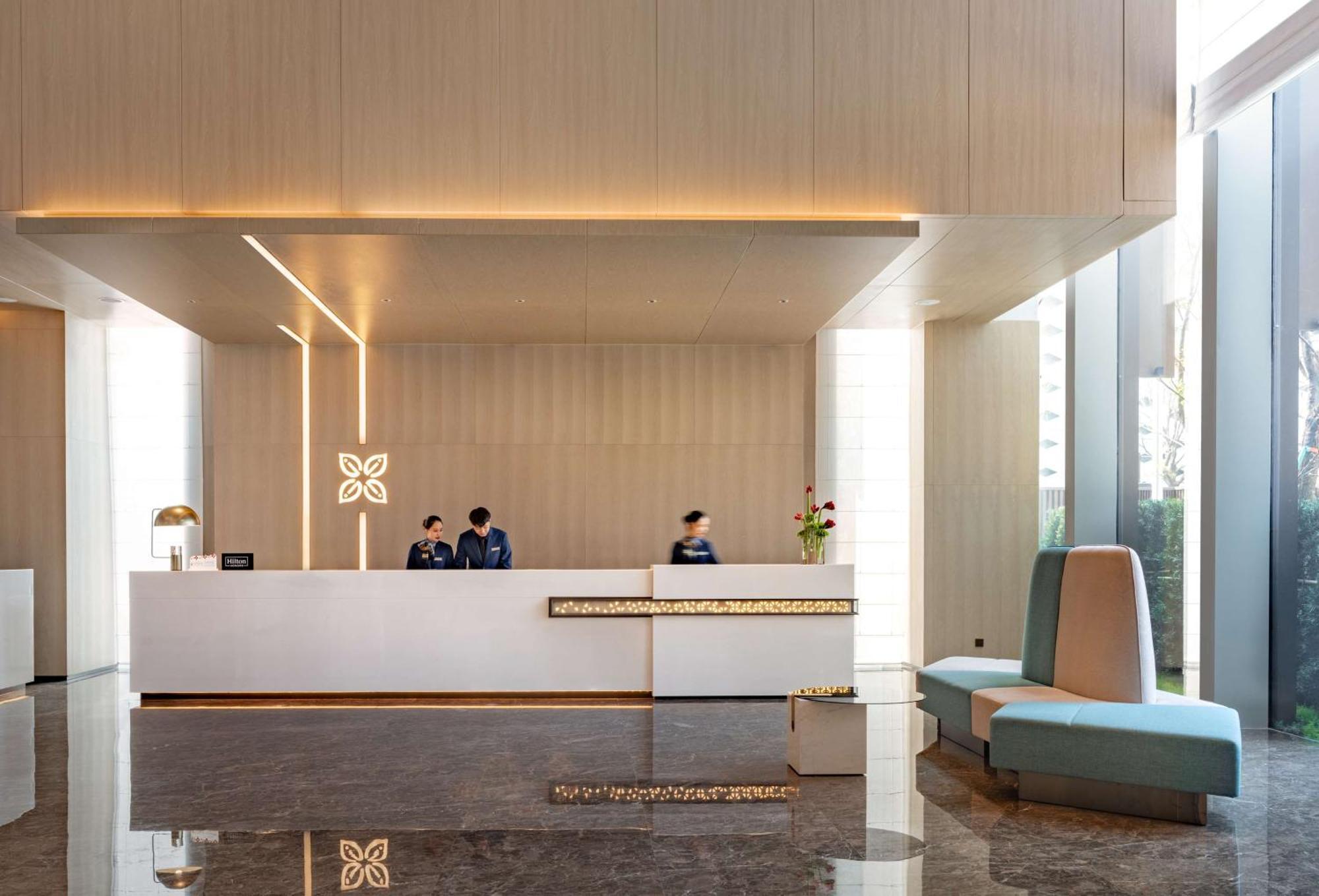 Hilton Garden Inn Shenzhen World Exhibition & Convention Center Экстерьер фото