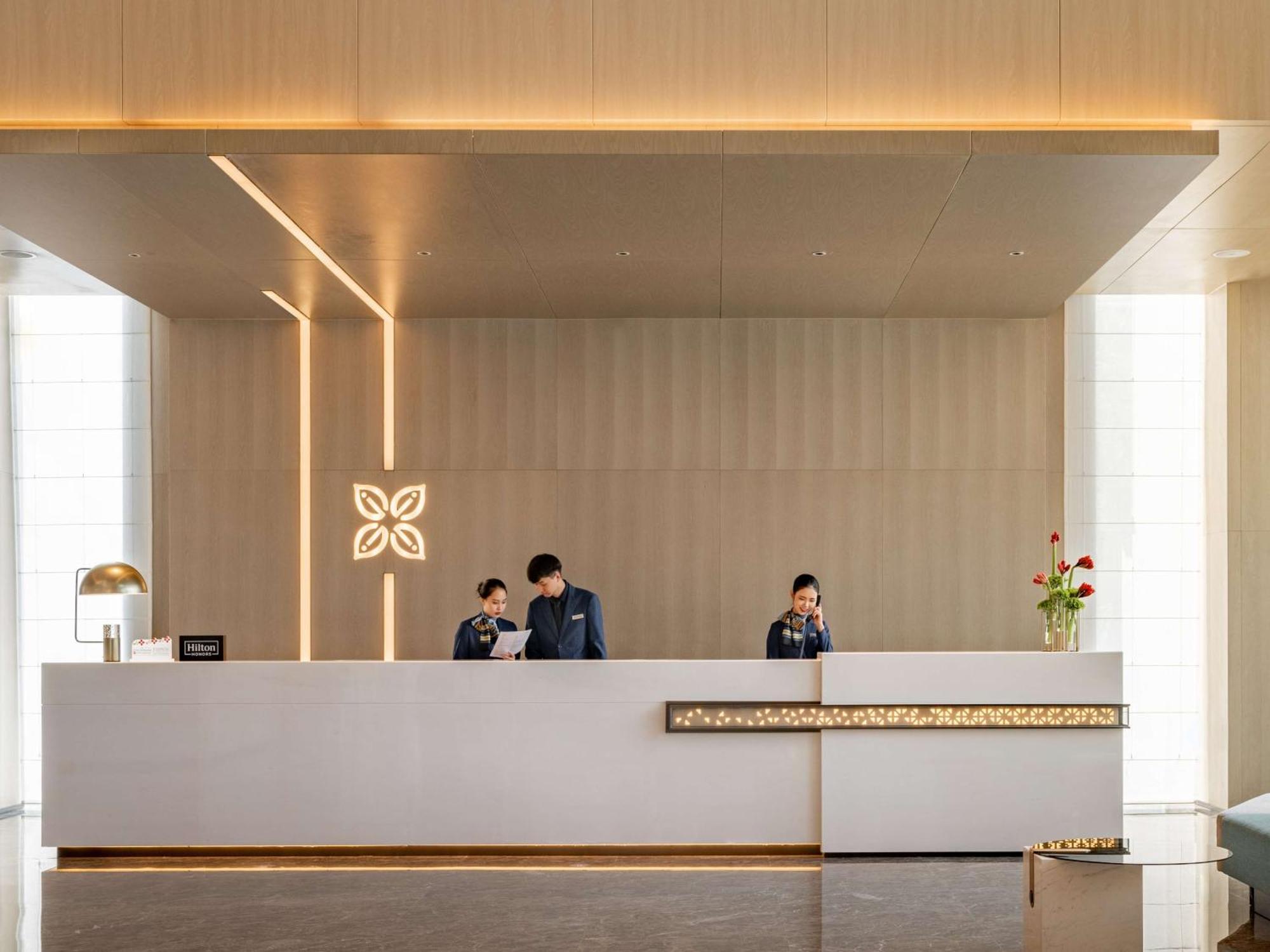 Hilton Garden Inn Shenzhen World Exhibition & Convention Center Экстерьер фото